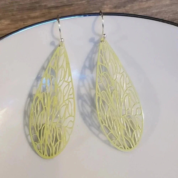 Art Nouveau Lacy Yellow Green Filigree Slim Teardrop Enamel Pendant Earrings - Picture 4 of 9